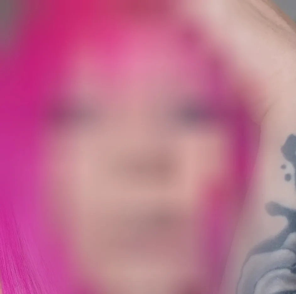 Julia, 32