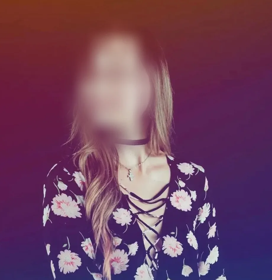 Juliane, 24