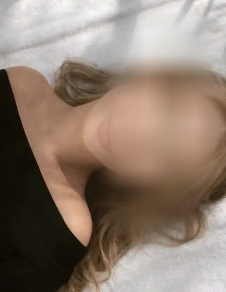 Lara, 28