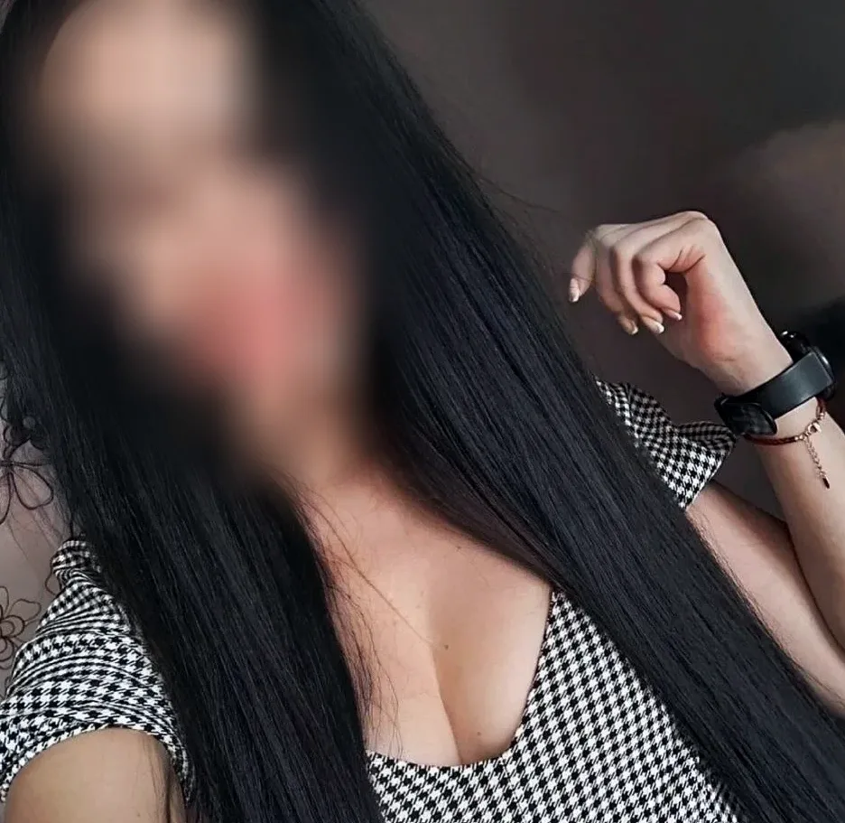Larissa, 30