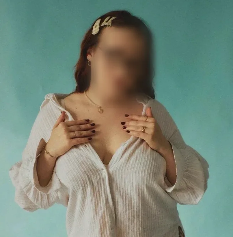Lilly, 21