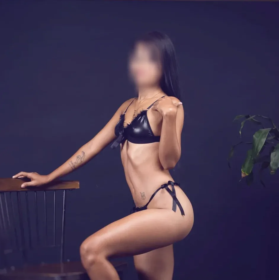 Marina, 27