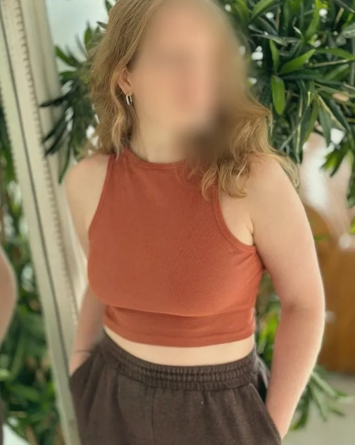 Nadine, 27